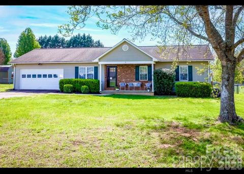 Photo of 173 Doe Trail Lane, Statesville, NC 28625 (MLS # 4377573)