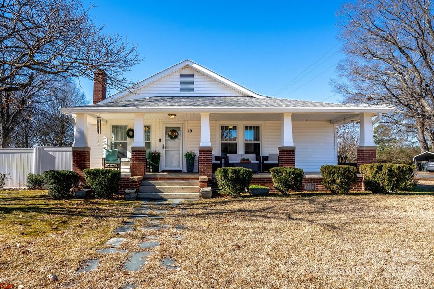 Welcome home to this 3-bed, 2-bath haven of comfort and convenience. The open kitchen concept over looking your large dining area & massive living room, flooded with natural light, creates a welcoming atmosphere. Step outside to a fenced backyard, offering privacy & space for outdoor enjoyment along with the workshop/garage for tinkering around. The charm extends to a spacious covered front porch, perfect for relaxation or front porch rocking. Situated just minutes from I-85, commuting is a breeze. Atrium Health hospital, shops, & restaurants are in close proximity, providing easy access to essential amenities. This home is a blend of modern living & neighborhood charm, offering a lifestyle that combines tranquility with urban convenience. Make sure to schedule your showing today by calling your trusted real estate advisor.