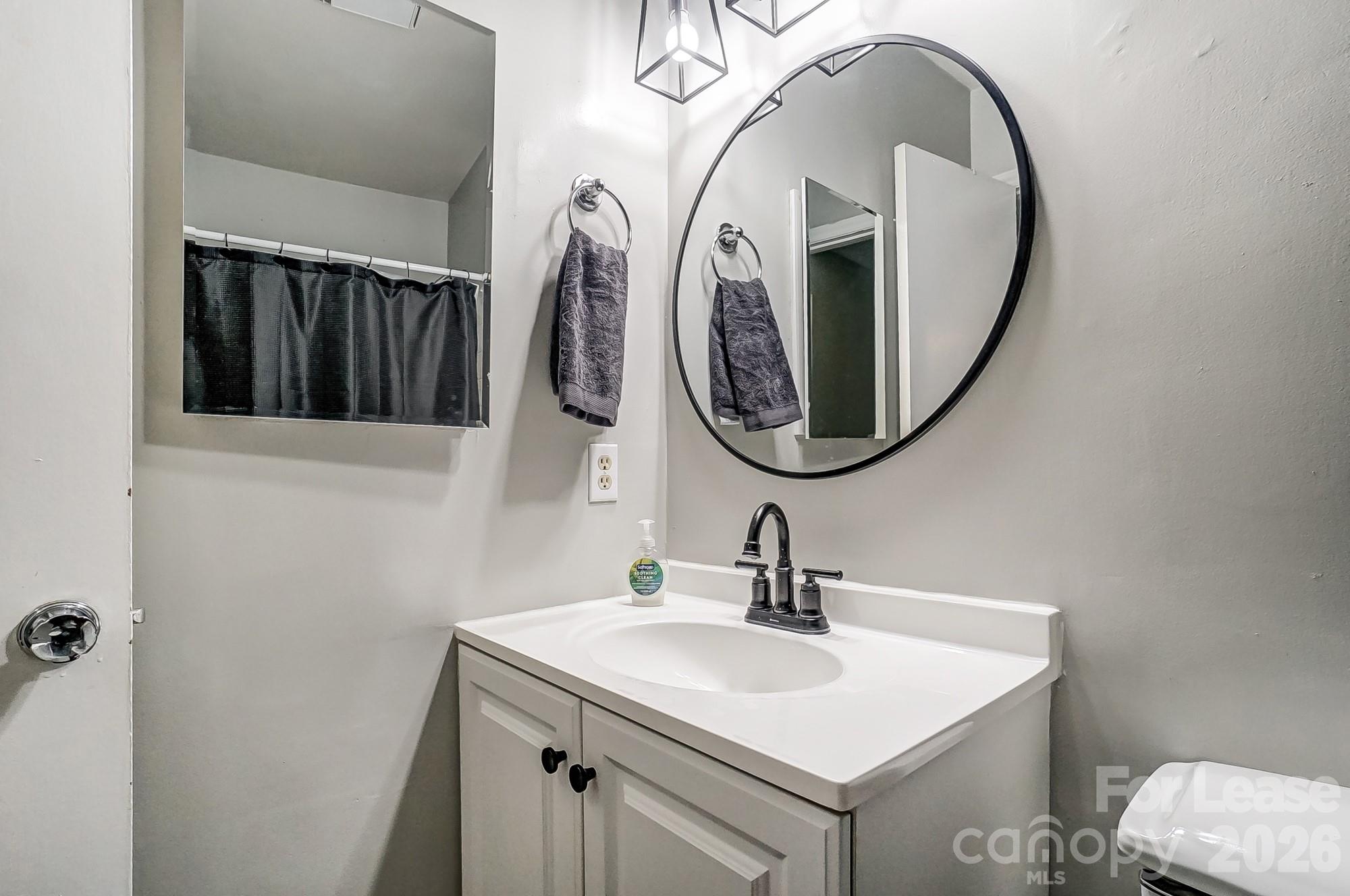 FALCONBRIDGE - Residential Lease