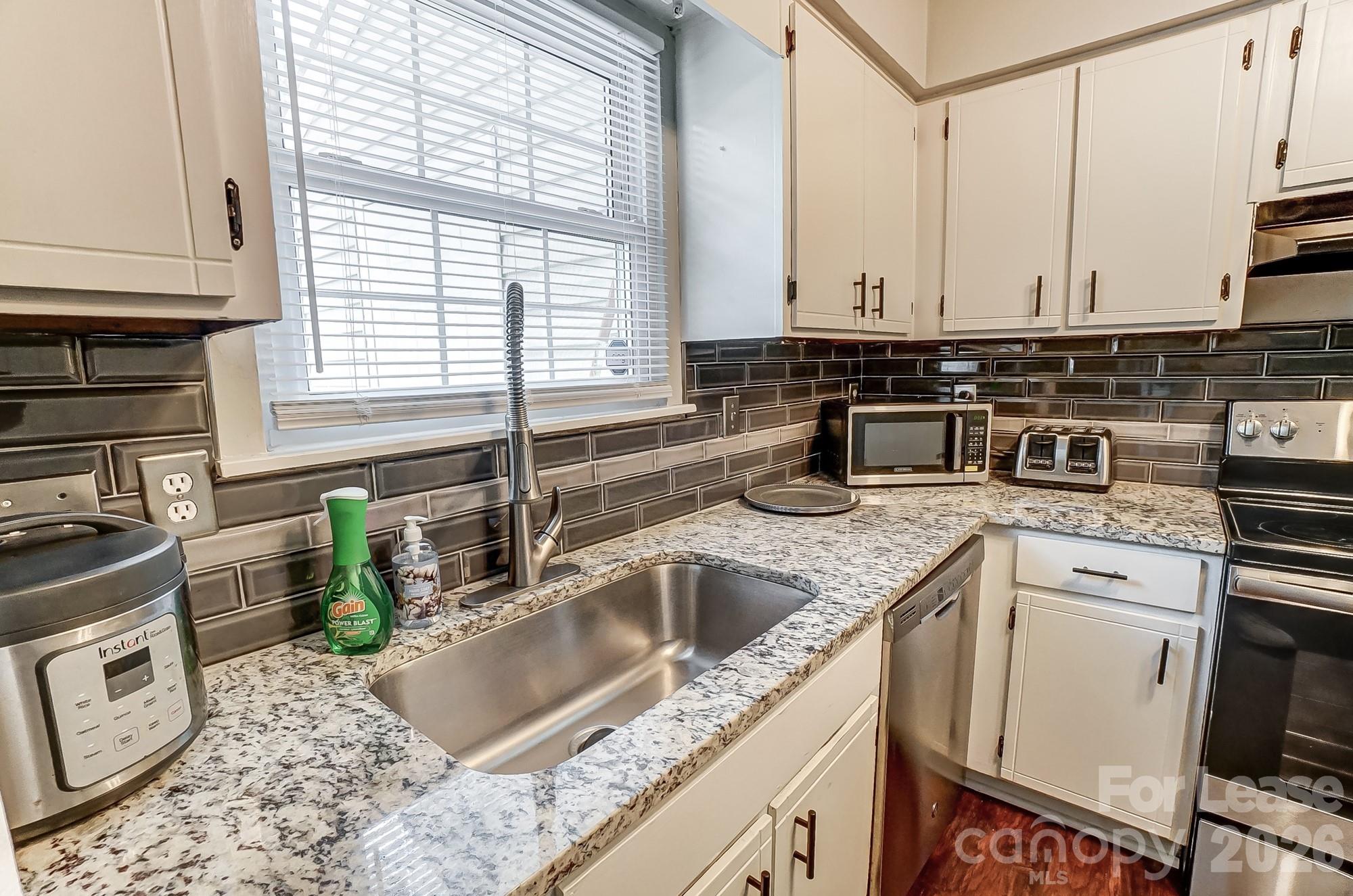 FALCONBRIDGE - Residential Lease