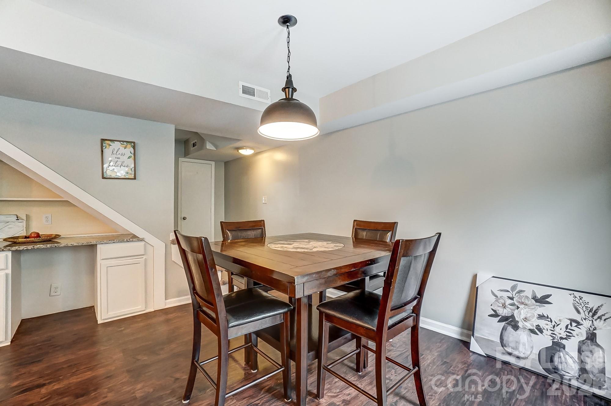 FALCONBRIDGE - Residential Lease