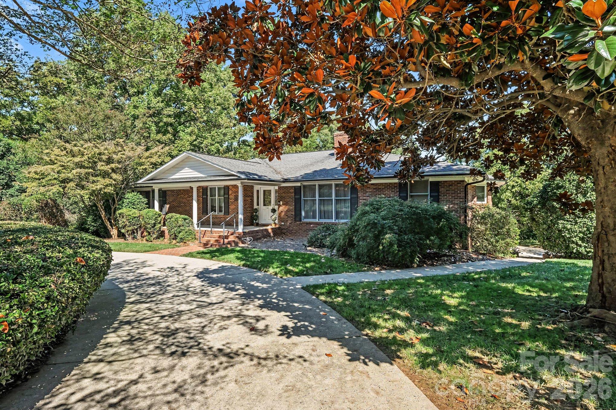 746 Grandview Drive NE