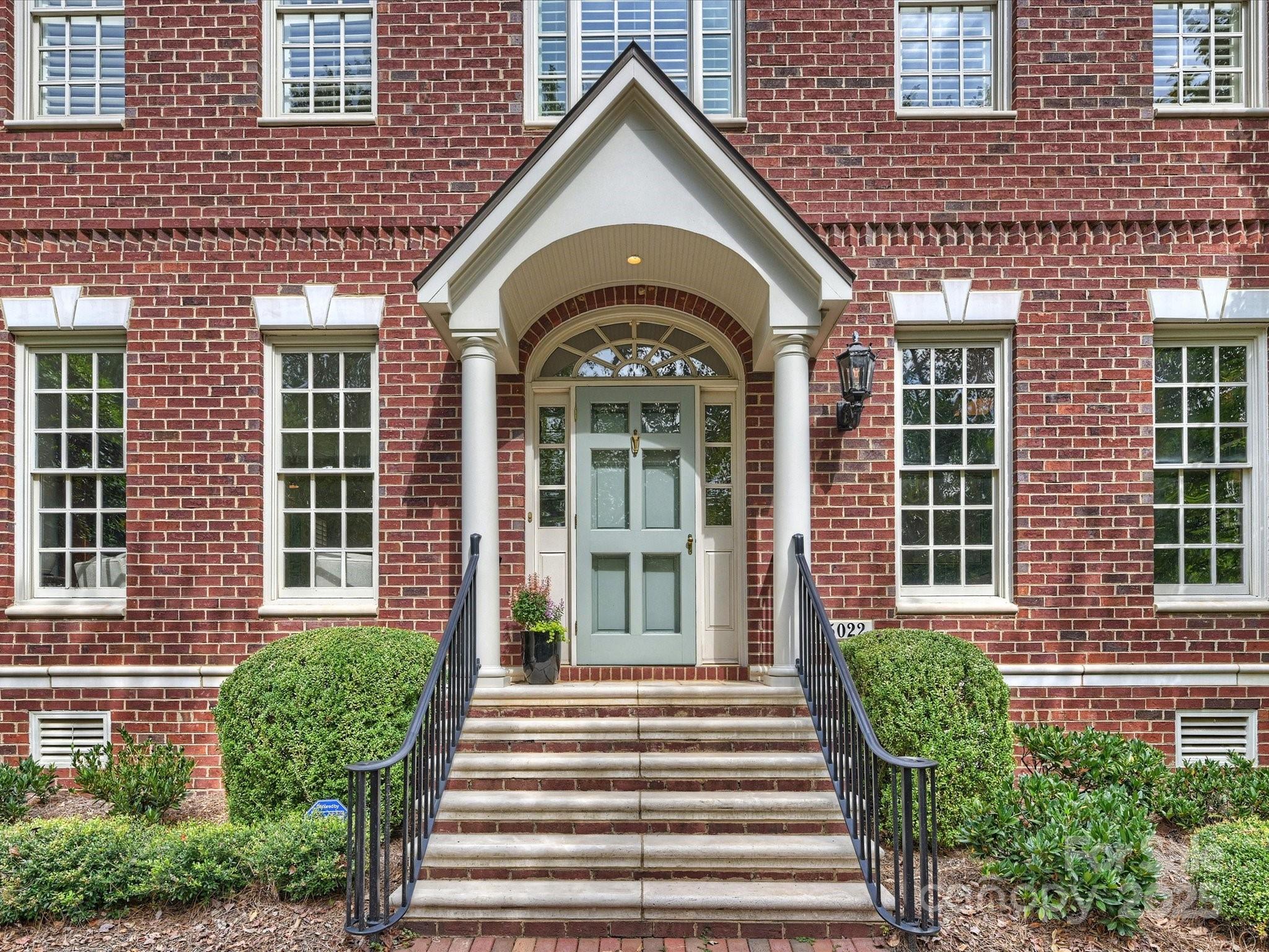 5022 Fairlawn Crescent Court