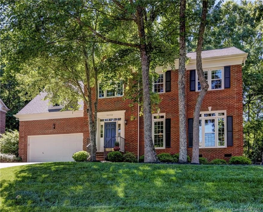 Enjoy the peacefulness from the huge screened-in porch overlooking the wooded backyard. This home features canned lighting, granite, hardwoods, ceiling fans & vaulted ceilings. The kitchen features an island w/breakfast bar, lots of cabinets & granite counters. Greatroom has woodburning fireplace flanked by built-in shelves & french doors leading to back porch. Master bedroom features walk-in closet, soaker tub, sep shower w/ceramic tile. Large secondary bedrooms.