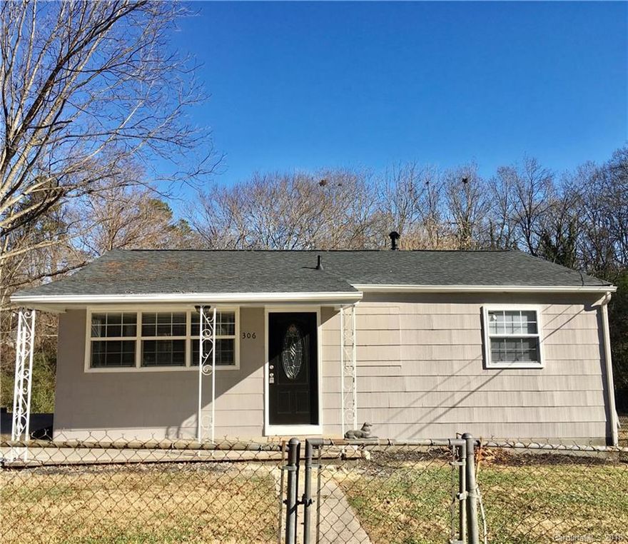 Come see this REMODELED 3 BR 1 BA house located in the heart of Gastonia! Stainless Steel appliances, HUGE fenced-in backyard, brand new carpets, freshly painted! Easy access to downtown Gastonia and I-85! This house will NOT last long. Come see it today!