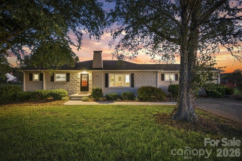 Photo of 4820 16th Street Drive NE, Hickory, NC 28601 (MLS # 4418589)