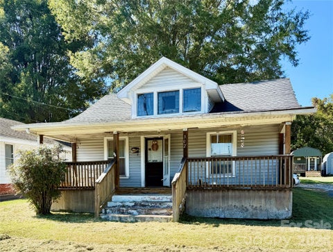 Photo of 302 33rd Street SW, Hickory, NC 28602 (MLS # 4432601)