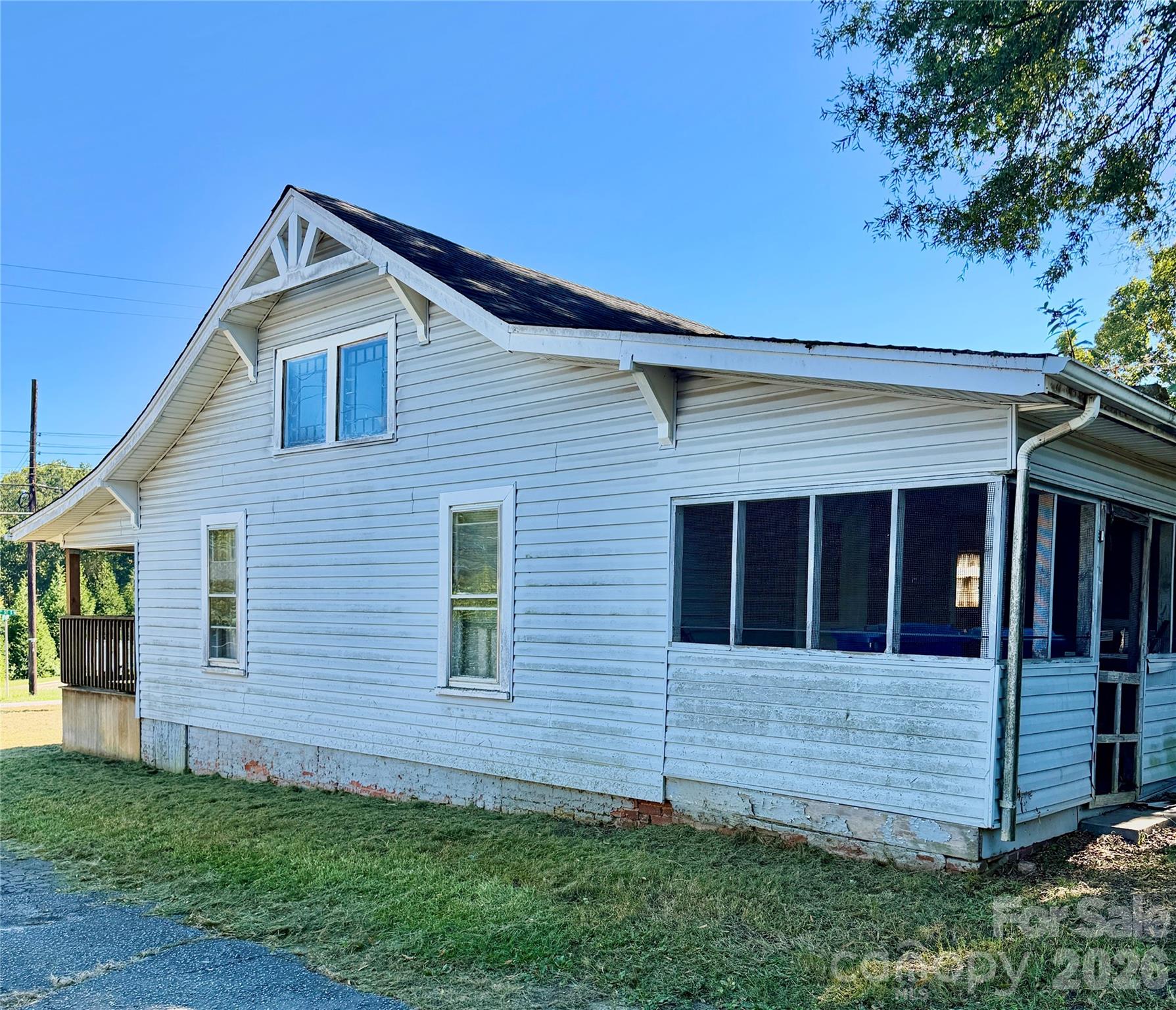 302 33rd Street SW