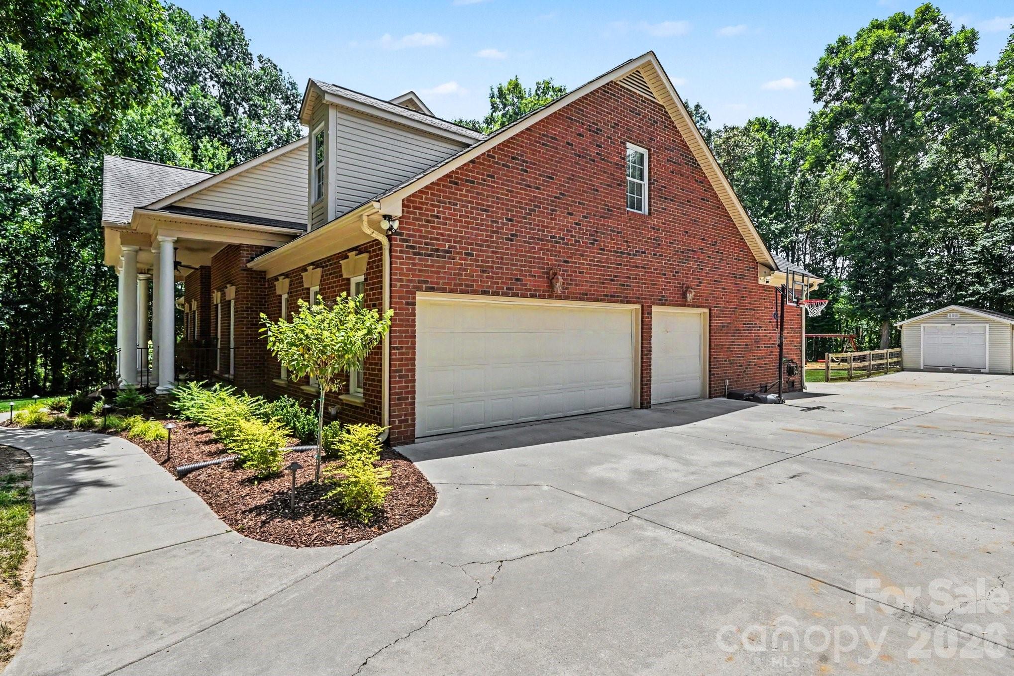 3204 E Lawyers Road