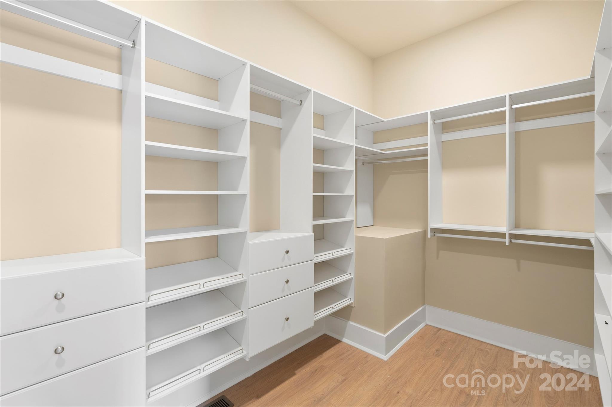 Royal Pines - Residential