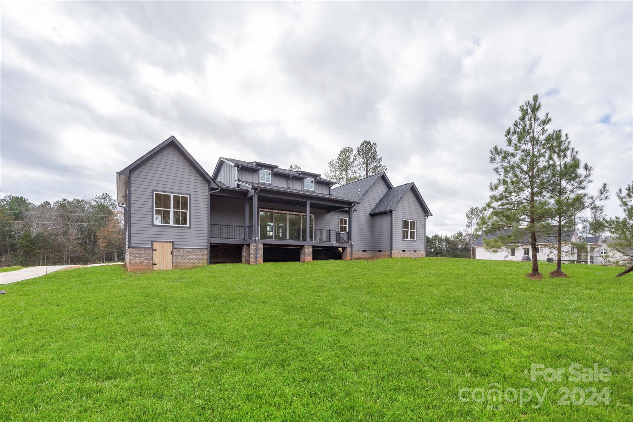 Royal Pines - Residential