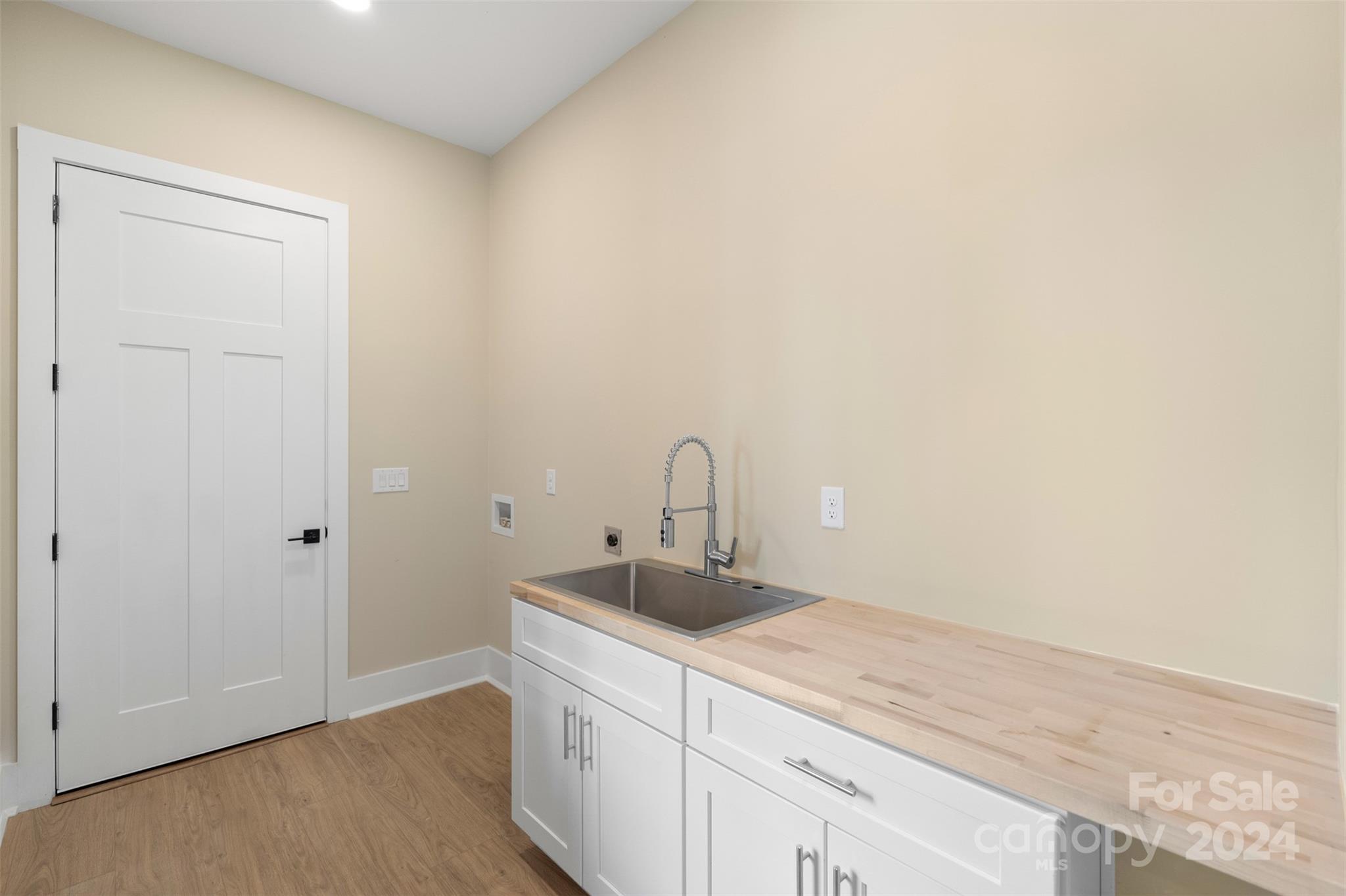 Royal Pines - Residential