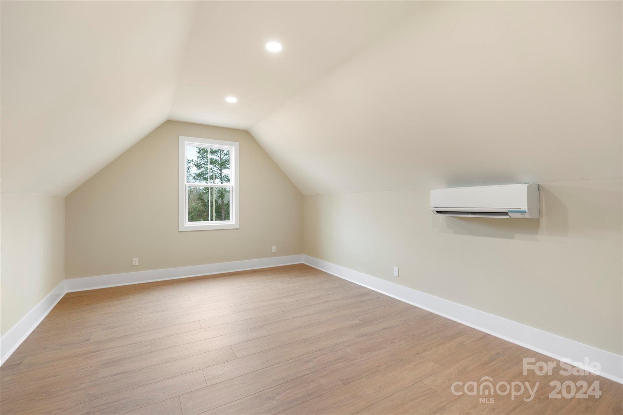 Royal Pines - Residential