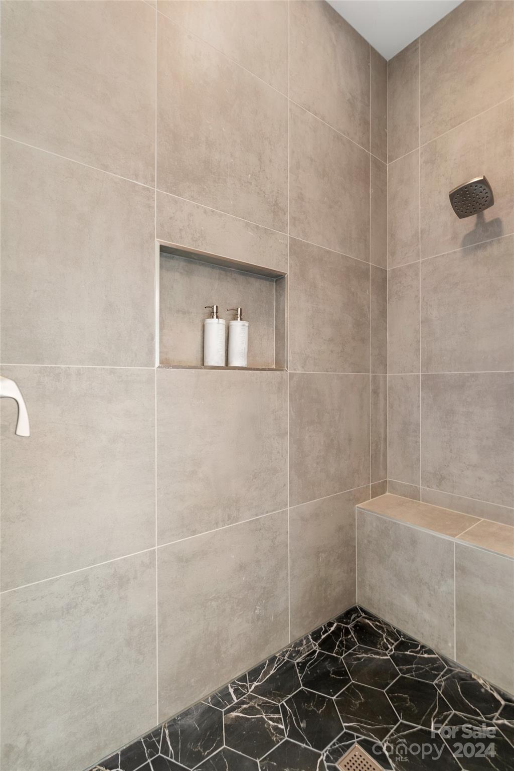 Royal Pines - Residential