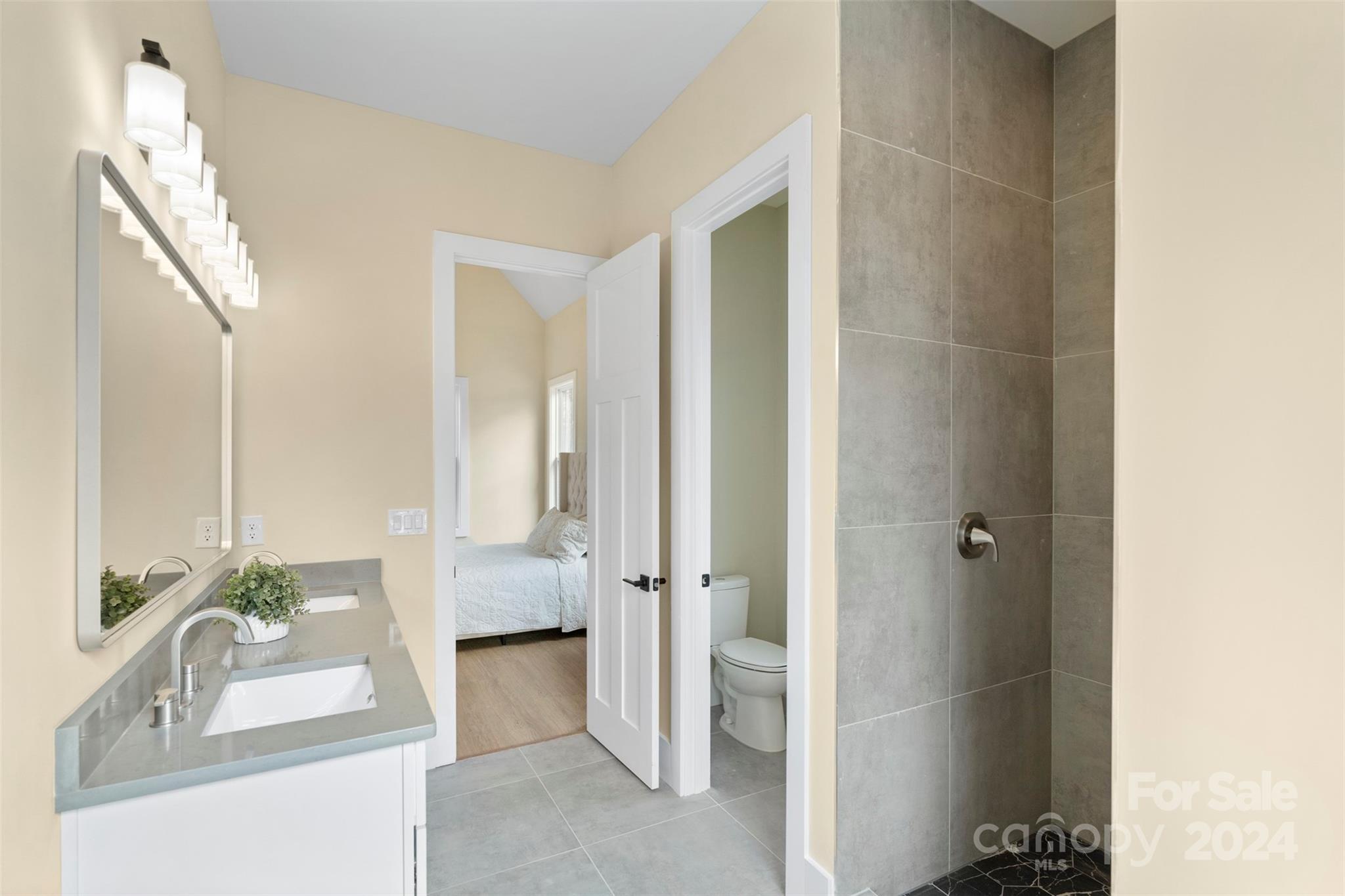 Royal Pines - Residential