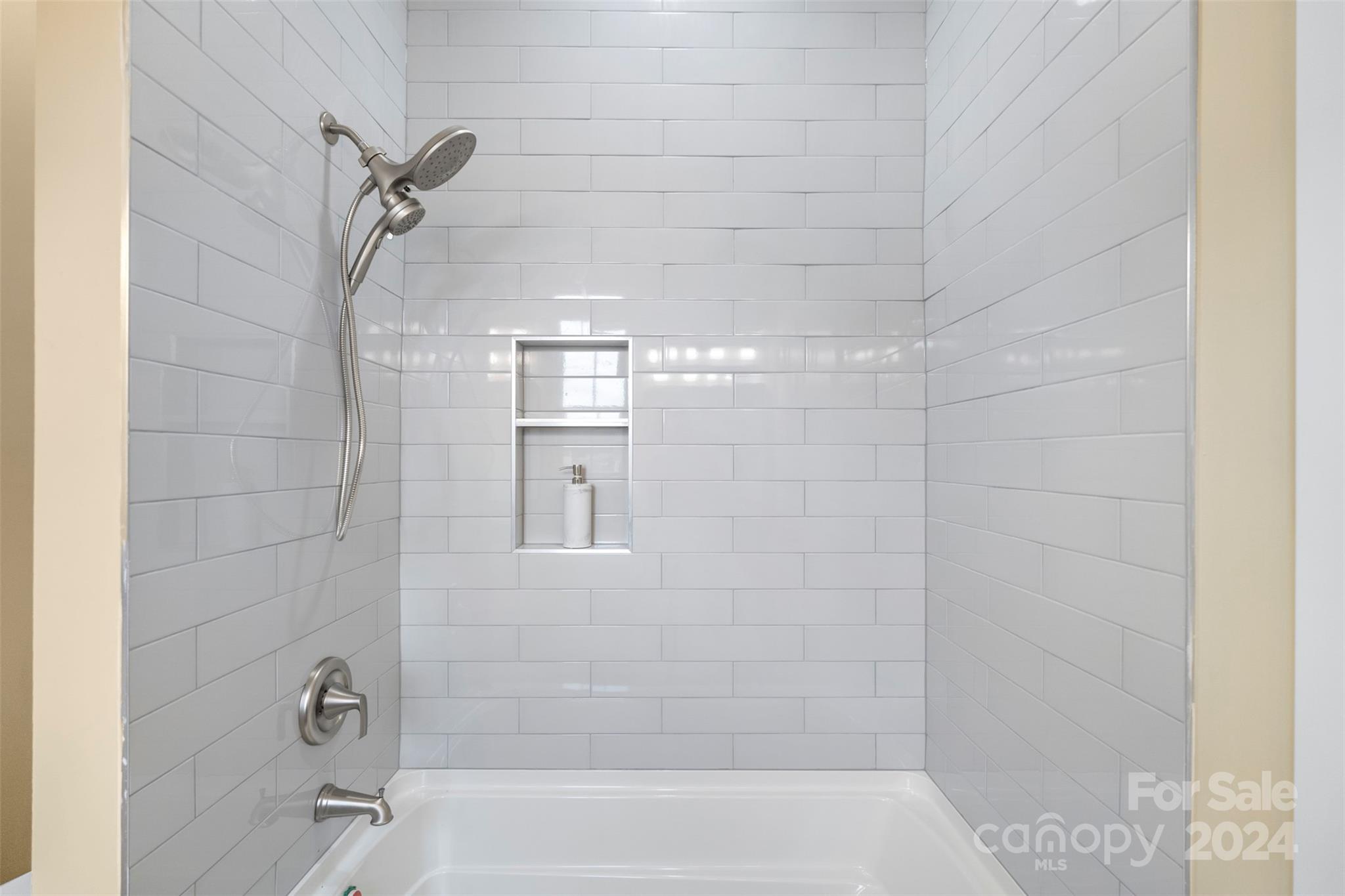 Royal Pines - Residential