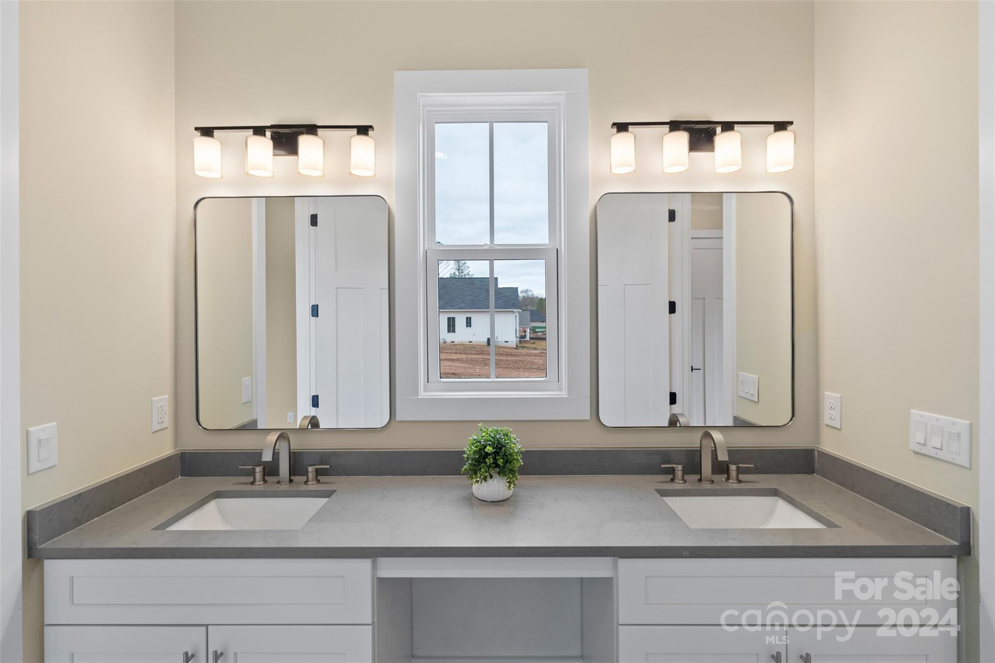 Royal Pines - Residential