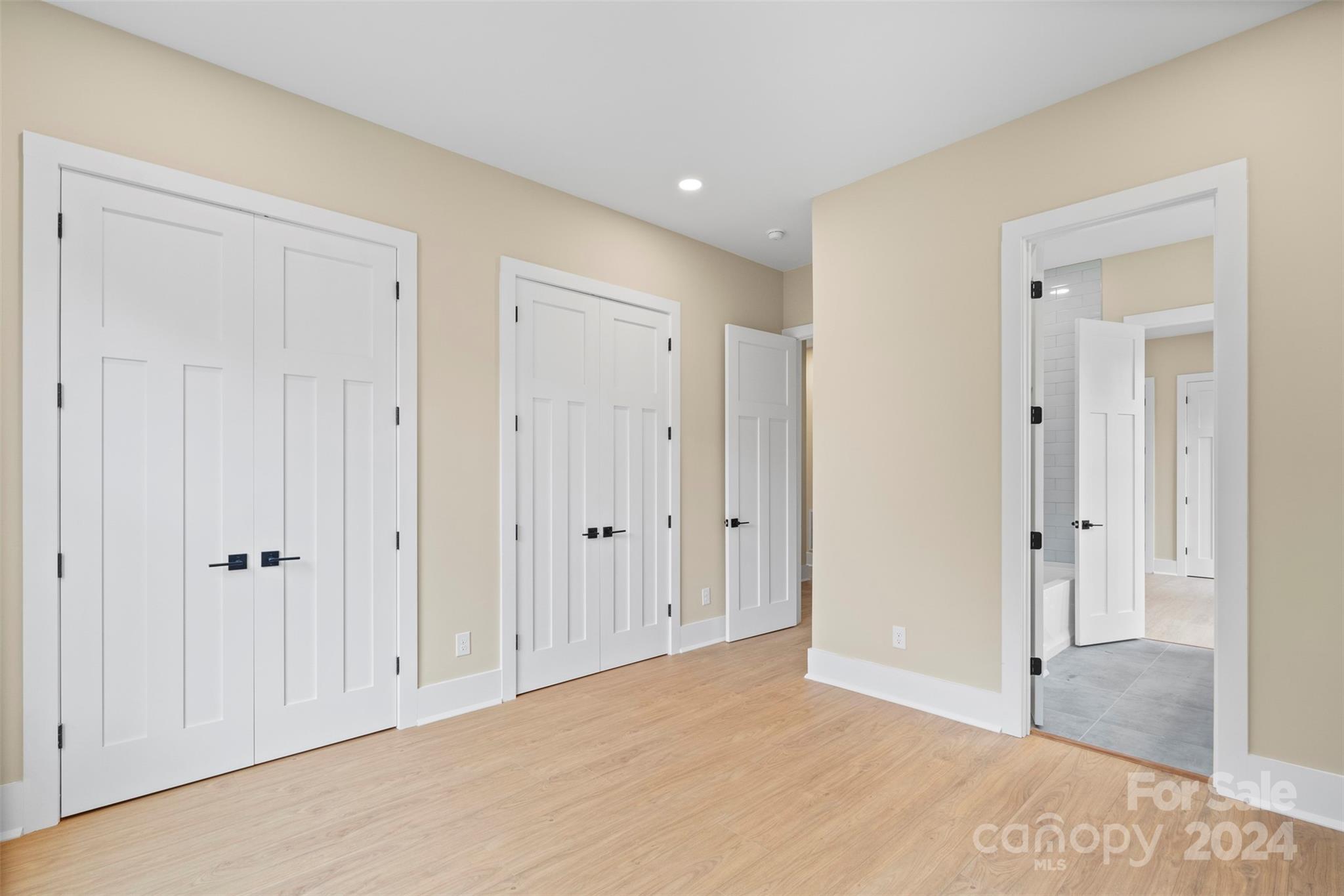 Royal Pines - Residential