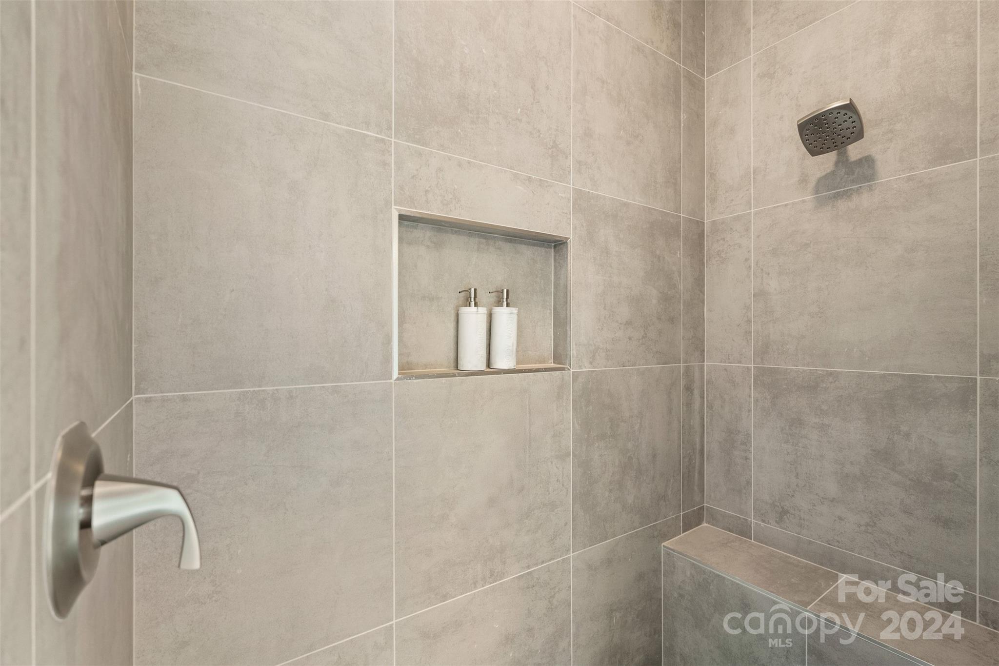 Royal Pines - Residential