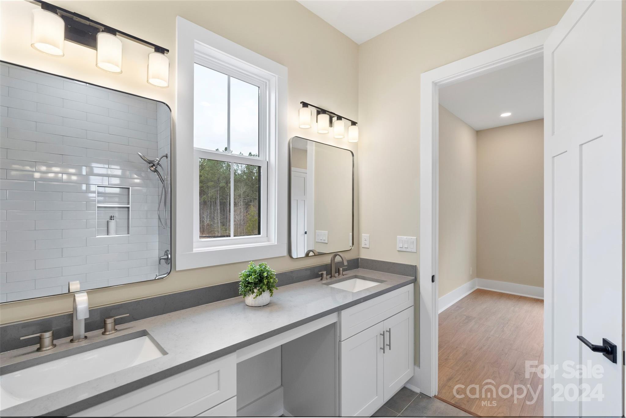 Royal Pines - Residential