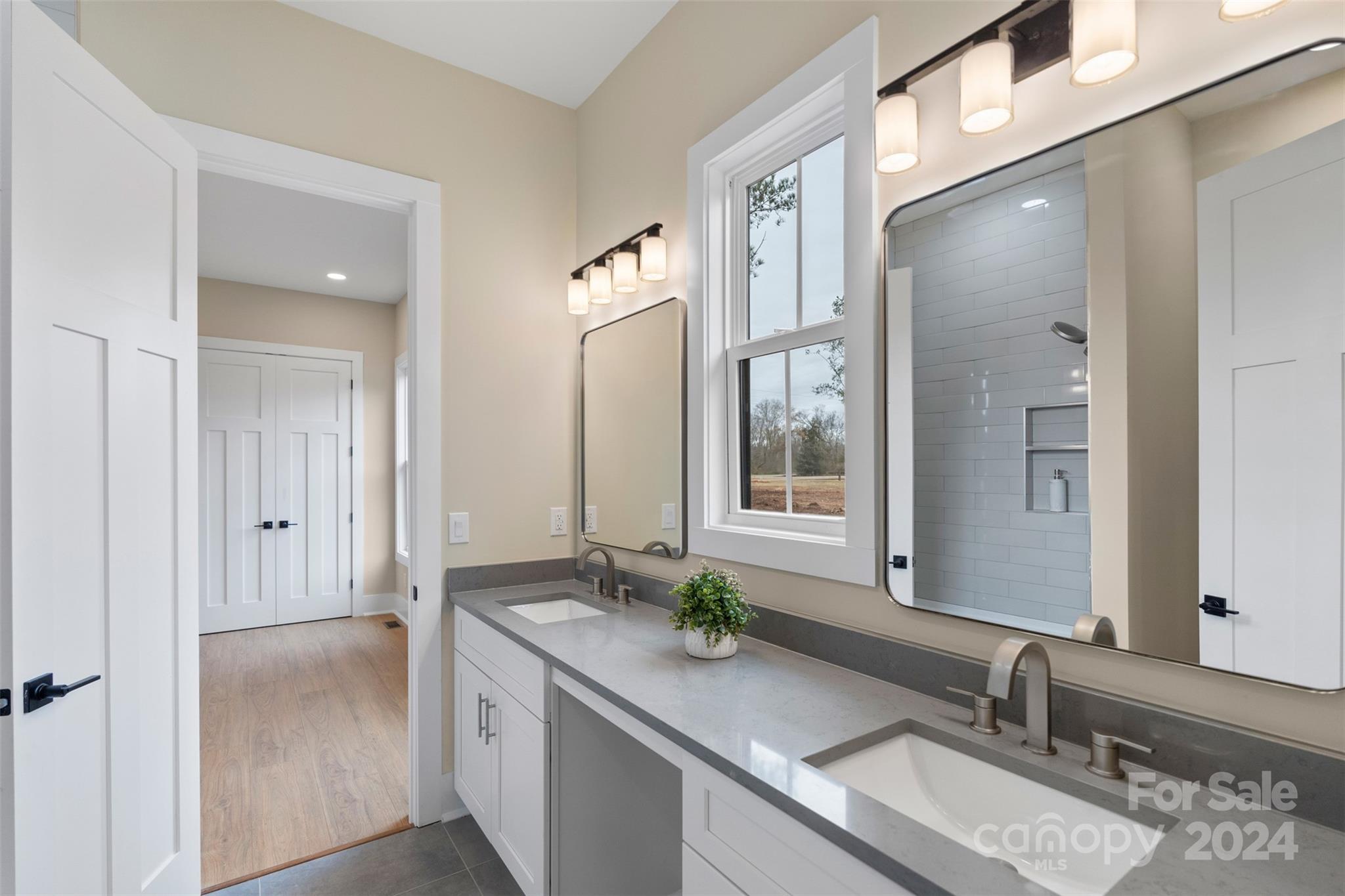 Royal Pines - Residential