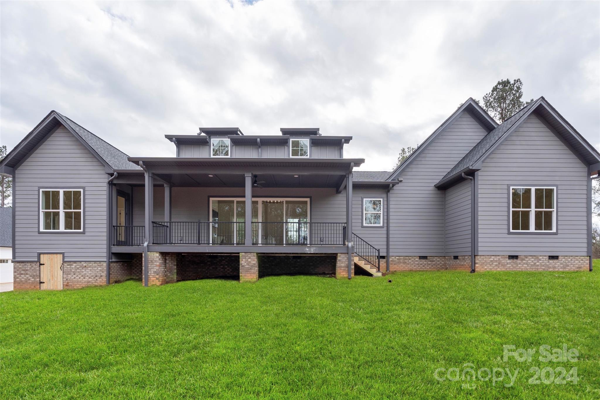 Royal Pines - Residential