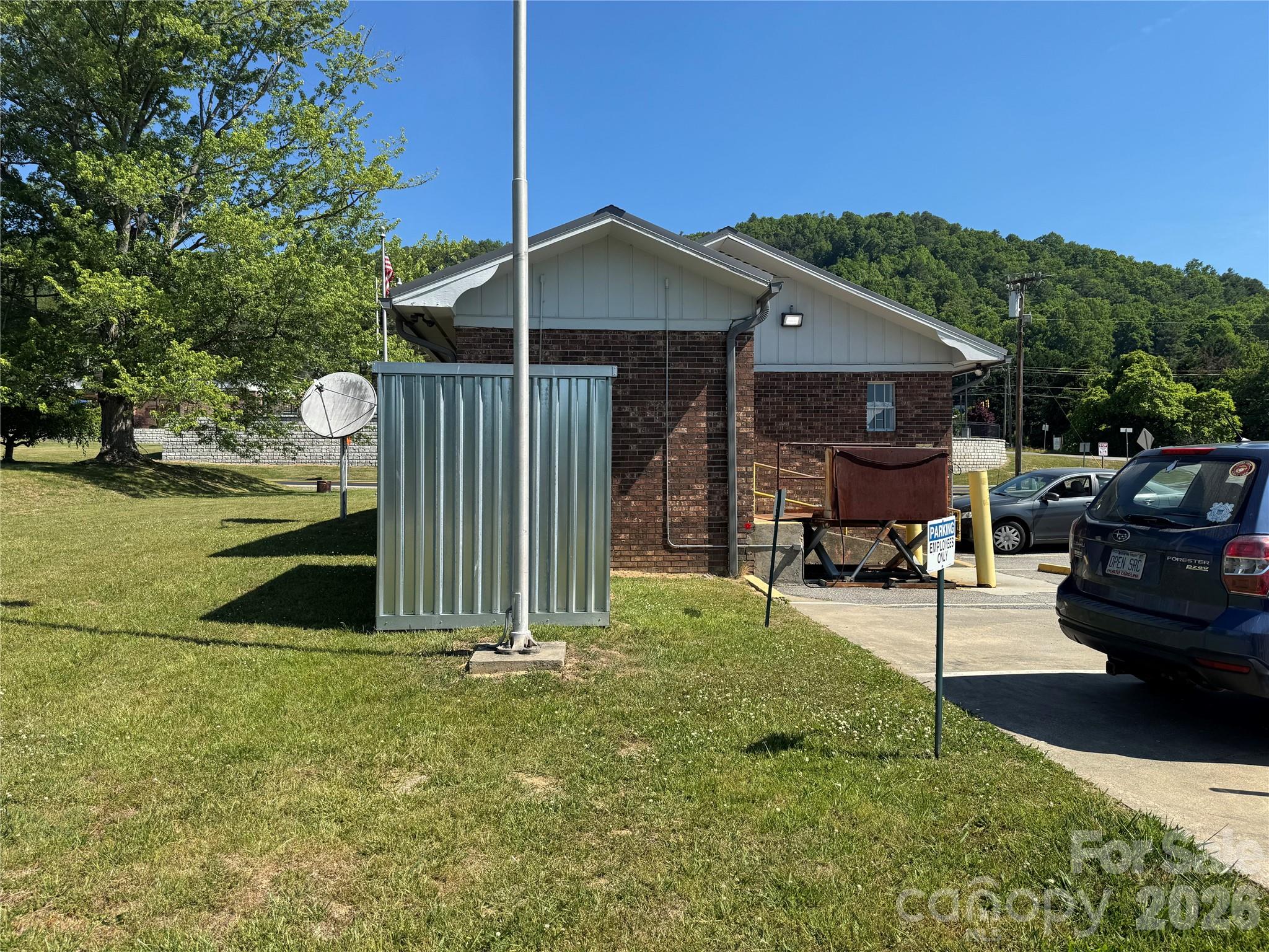 5858 Old Hendersonville Highway
