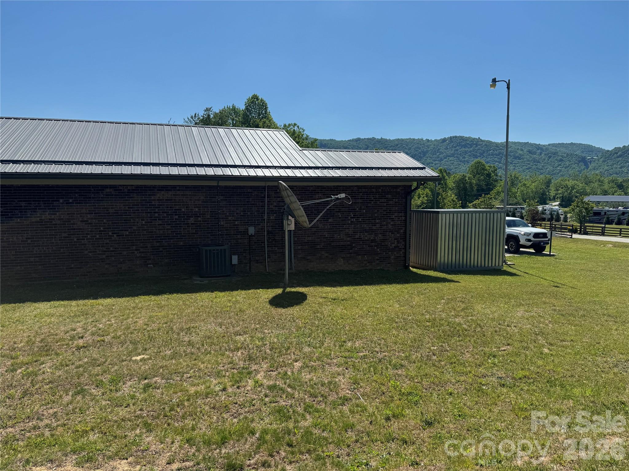 5858 Old Hendersonville Highway