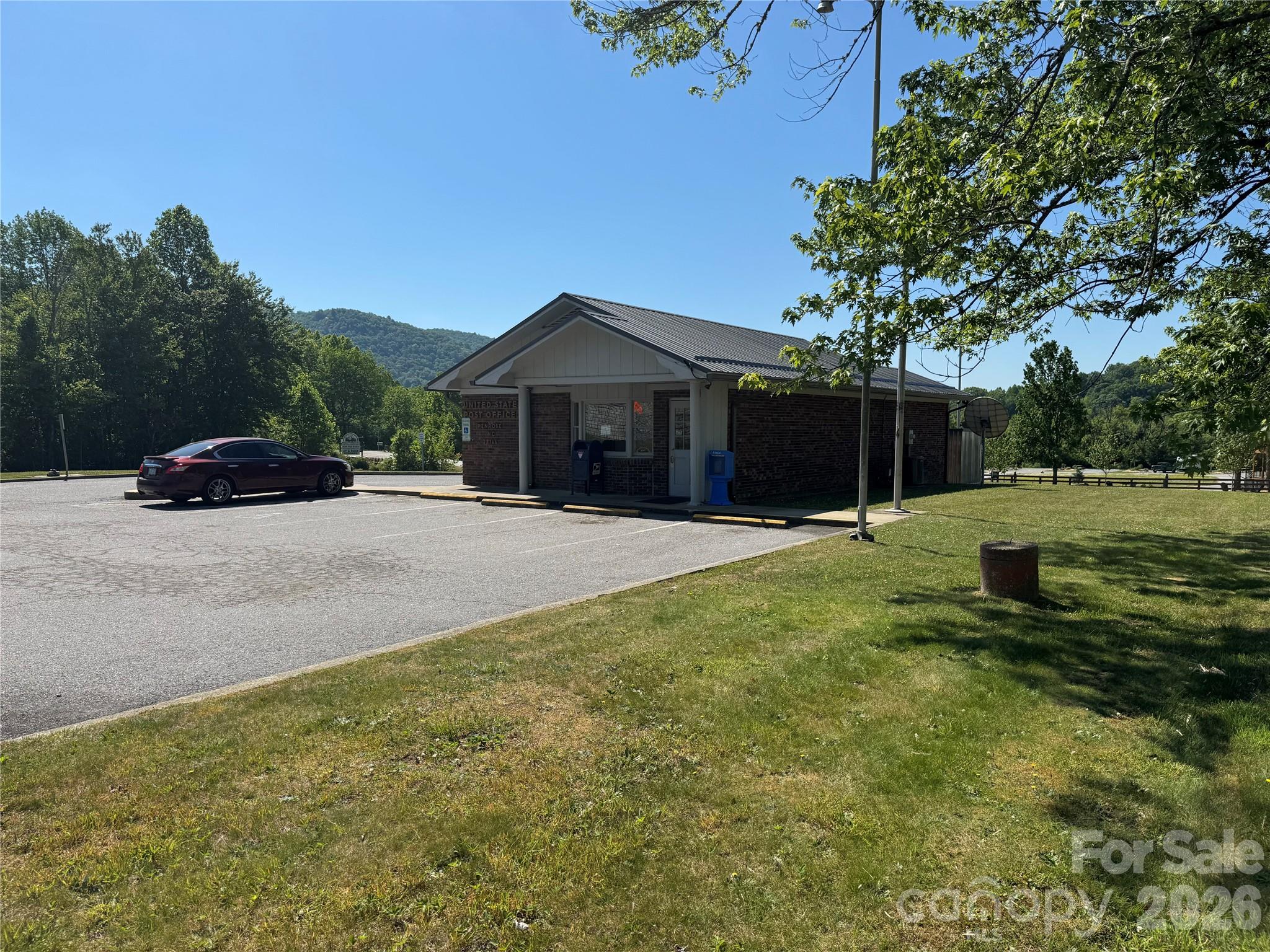 5858 Old Hendersonville Highway
