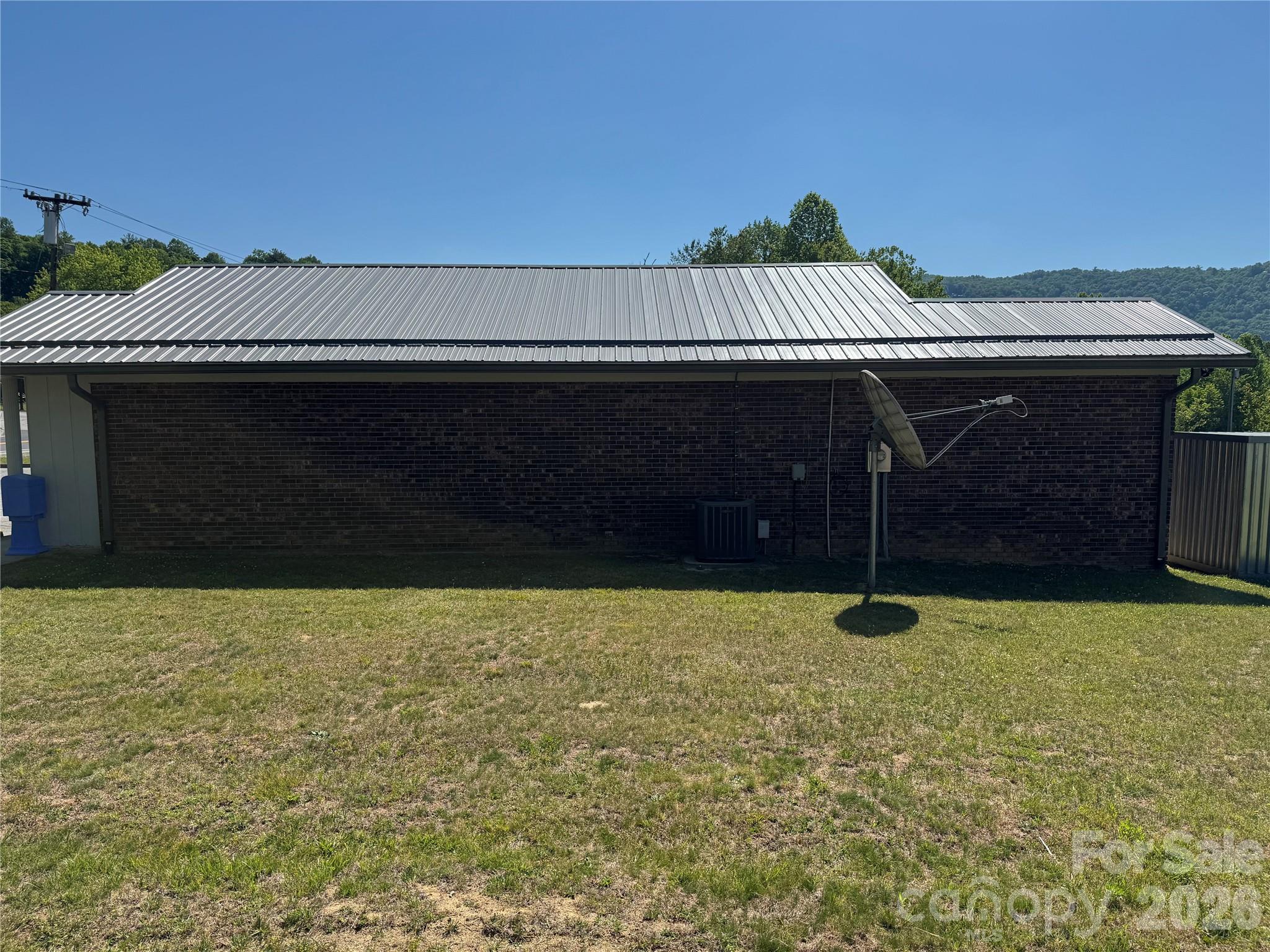 5858 Old Hendersonville Highway