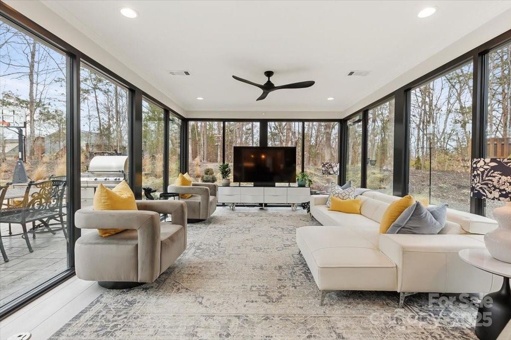 listing image 0