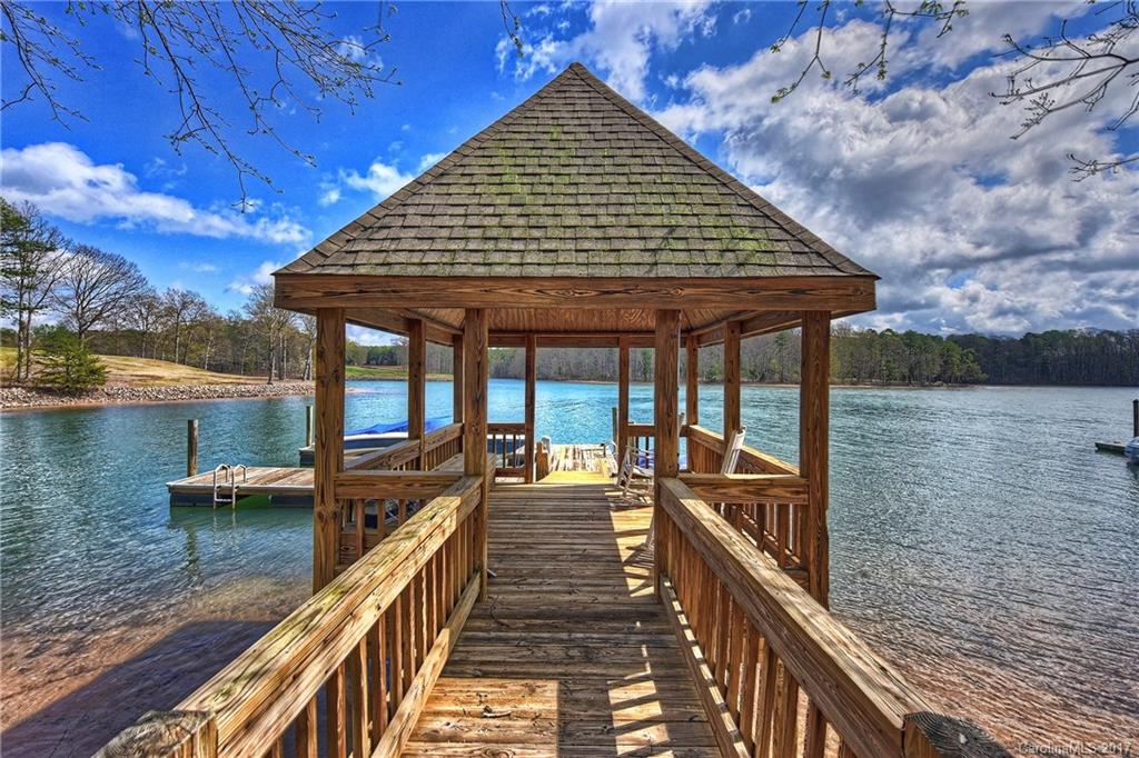 The Peninsula - Residential