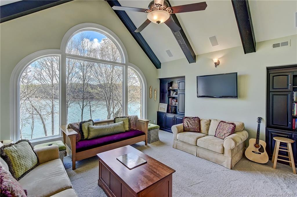 The Peninsula - Residential