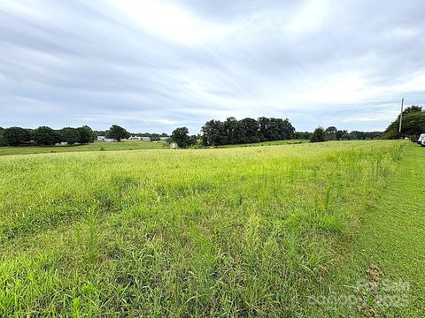 Photo of 1510 Old Lawyers Road, Marshville, NC 28103 (MLS # 4296610) Photo of 1510 Old Lawyers Road, Marshville, NC 28103 (MLS # 4296610)