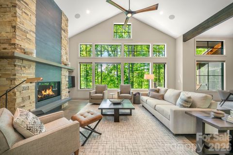 Photo of 154 Wandering Oaks Way, Asheville, NC 28805 (MLS # 4374670)