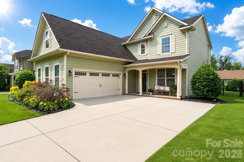 Photo of 17516 Austins Creek Drive, Charlotte, NC 28278 (MLS # 4386334)