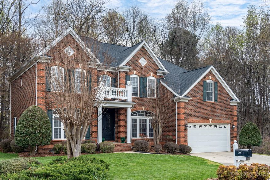 Welcome Home to this well maintained home located in the popular neighborhood of The Hamptons.  Home is situated in a cul-de-sac & walking distance to one of the two Hampton pools, playgrounds & tennis courts.  Located only 5 minutes from Lake Norman & Birkdale Village, & 20 minutes from uptown Charlotte. Main level boasts a spacious 2-Story Great Room, formal living room, office for a remote work situation, kitchen w/granite countertops island and double oven, dining room & breakfast area which opens to a 12x16 screened porch.  Upstairs features a large primary bedroom, 3 spacious guest bedrooms & bonus room. Roof (2021); HVAC (2015 & 2016); hardwoods refinished (2020). Enjoy the many amenities of the Hamptons.The Town of Huntersville approved a luxury multi-family residential community development between the Hamptons & Hwy 73.

Seller is offering a $5000 carpet allowance and new stainless steel microwave
