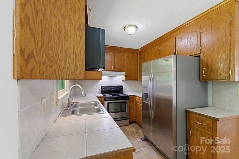 Lancaster, South Carolina 29720, United States, 4 Bedrooms Bedrooms, ,2 BathroomsBathrooms,Residential,Under Contract,148675