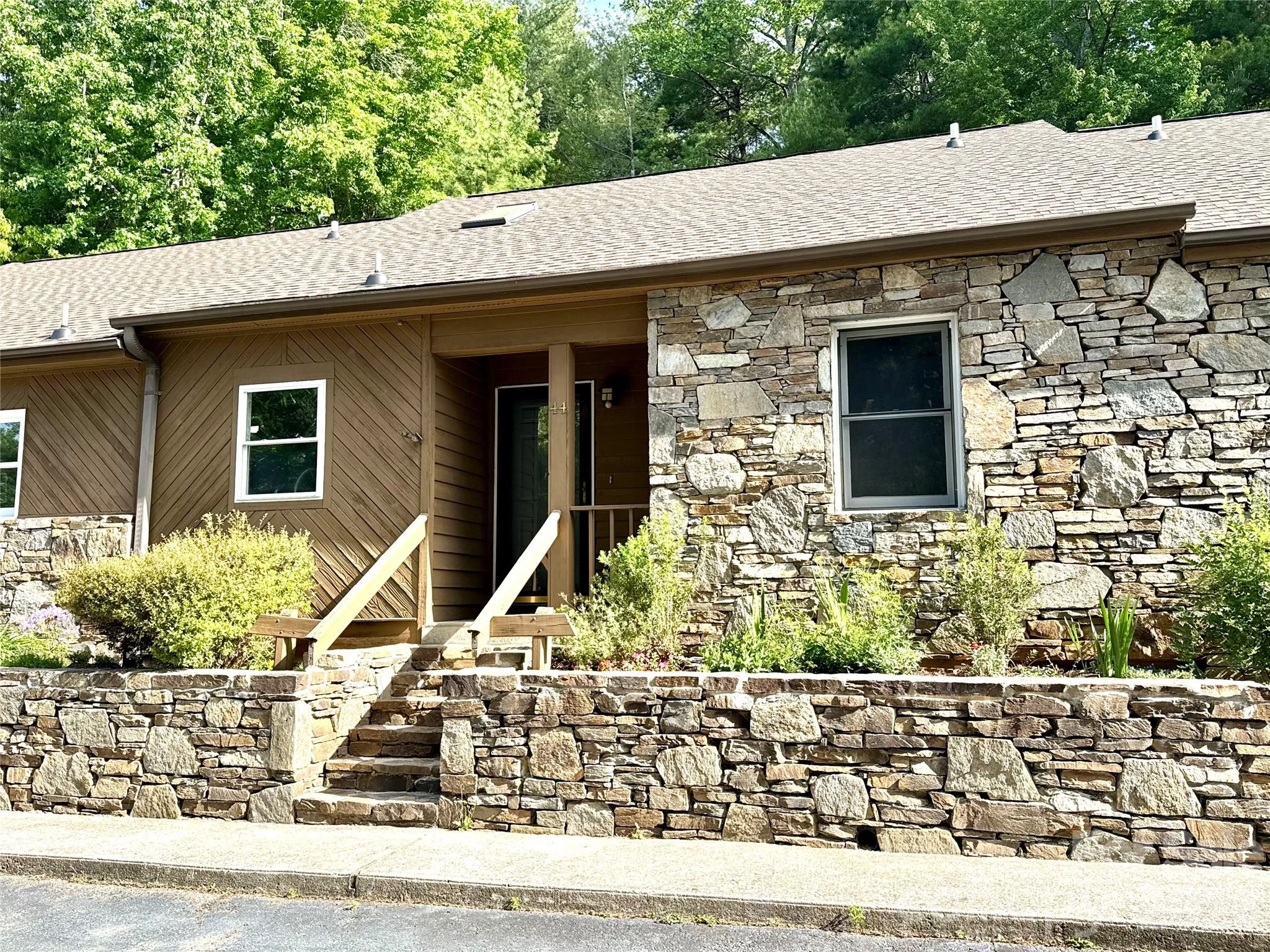 44 Sagebrush Circle, Etowah, NC, 28729