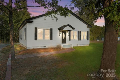 Photo of 401 Julius Chambers Avenue, Mount Gilead, NC 27306 (MLS # 4300757)