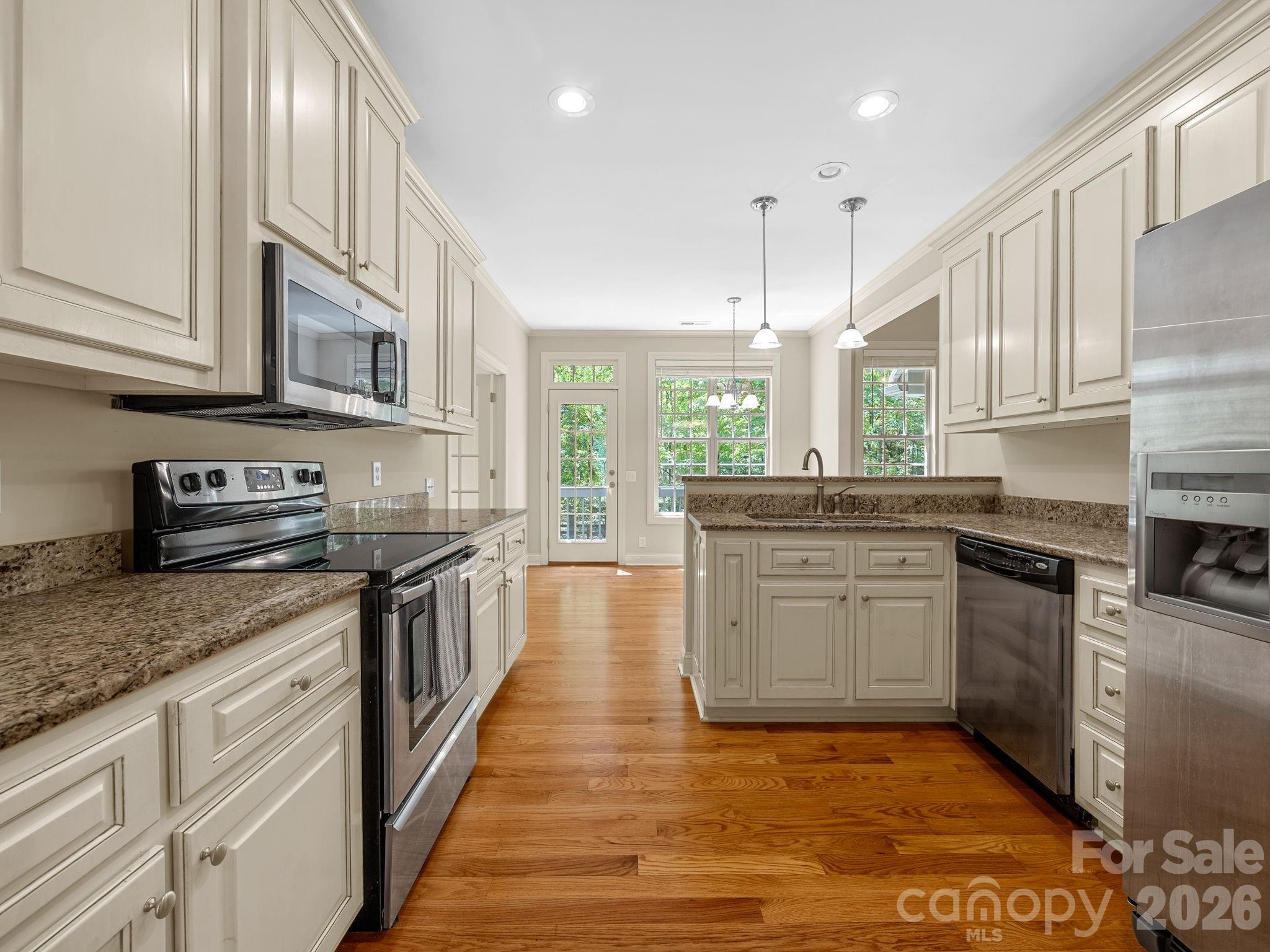 42 Woodridge Court 21-22