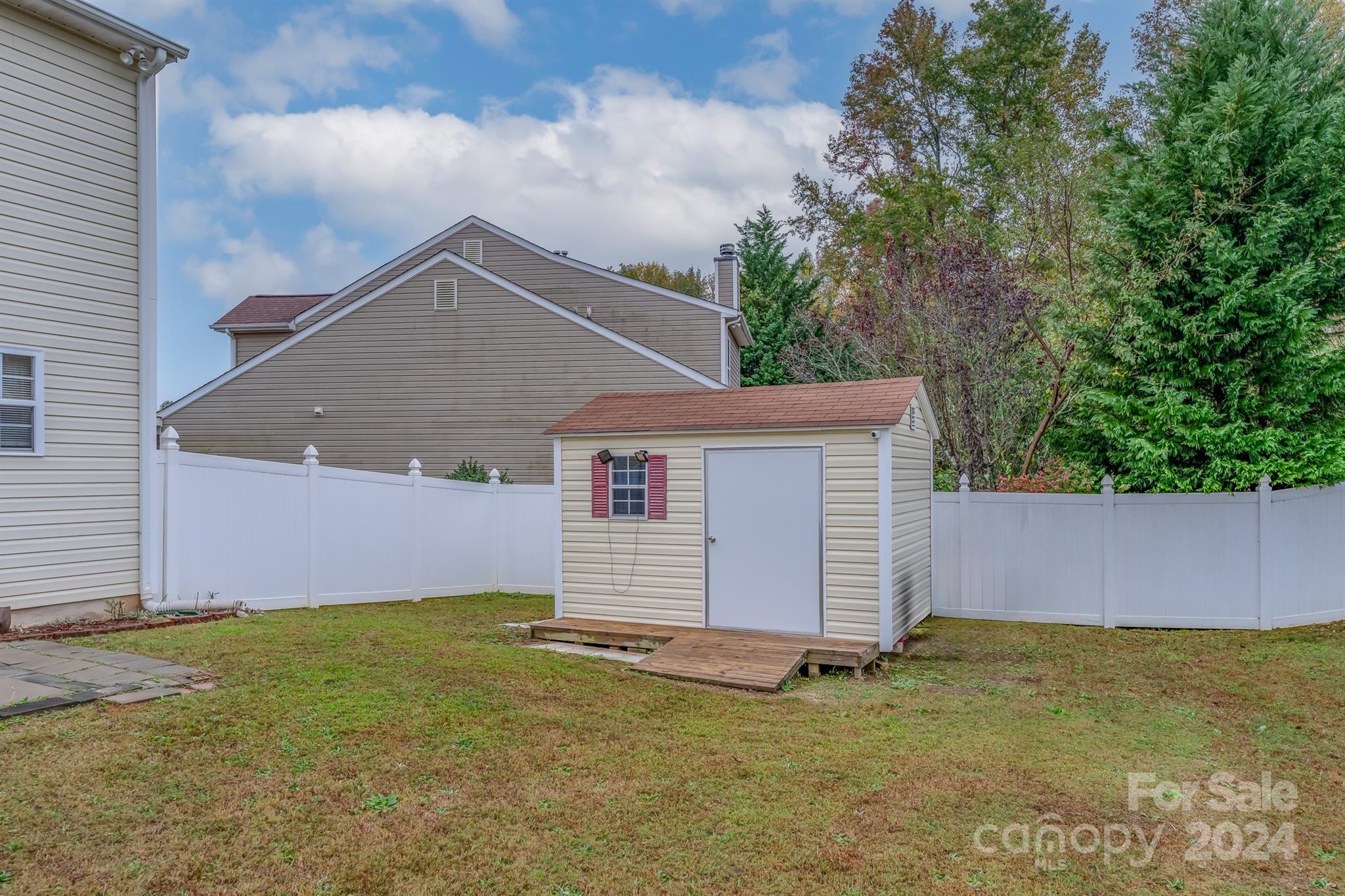 Autumn Trace - Residential