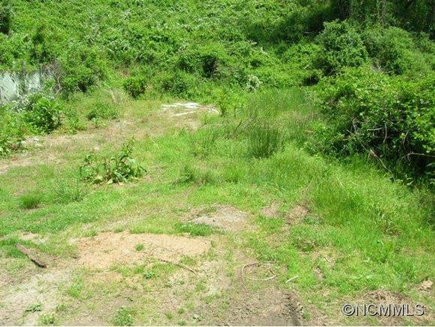 17 acre...mostly level... dead-end paved road.Drive bys  appointment needed.