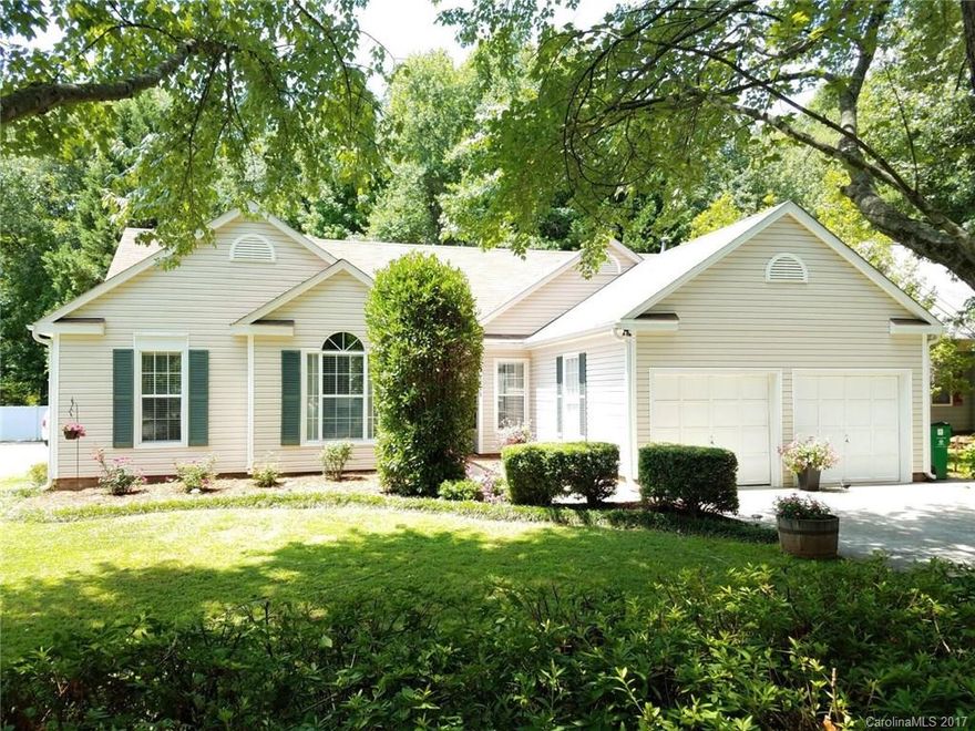 Wow!Remodeled/updated,hard to find, immaculate condition ranch style home in a great neighborhood. Kitchen & bath remodeled 6/17.Granite counter tops. New HVAC'17, updated flooring & light fixtures throughout the house. Roof and gutters were replaced in 2012, siding in '10.  Dramatic open light floor plan.  Great eat-in kitchen with painted cabinets.  Separate dining room that is currently used as a kids play area. Beautiful, green and lush backyard with pergola canopy.  Won't be disappointed.