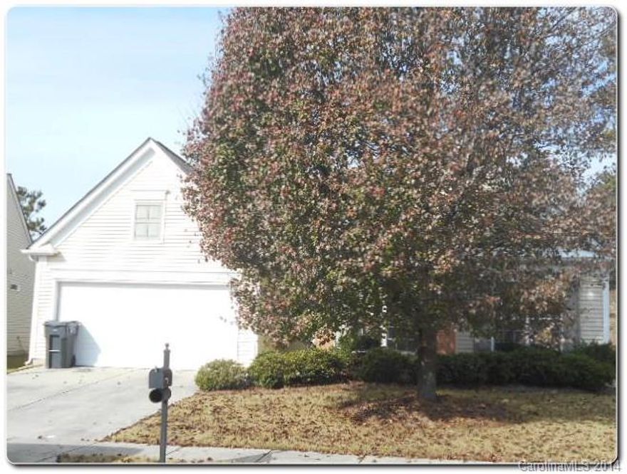 This charming house is the cozy home you are looking for! Neutral tones throughout and lots of natural light make this home easy to make your own.  Don't miss out on this highly sought-after one story floor plan with walk in shower in master suite.