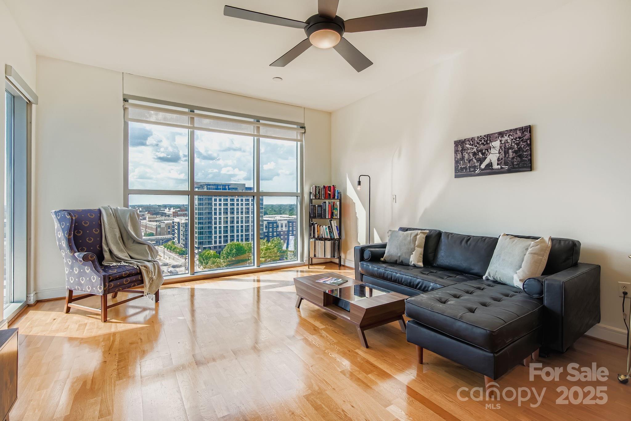 333 W Trade Street W 905