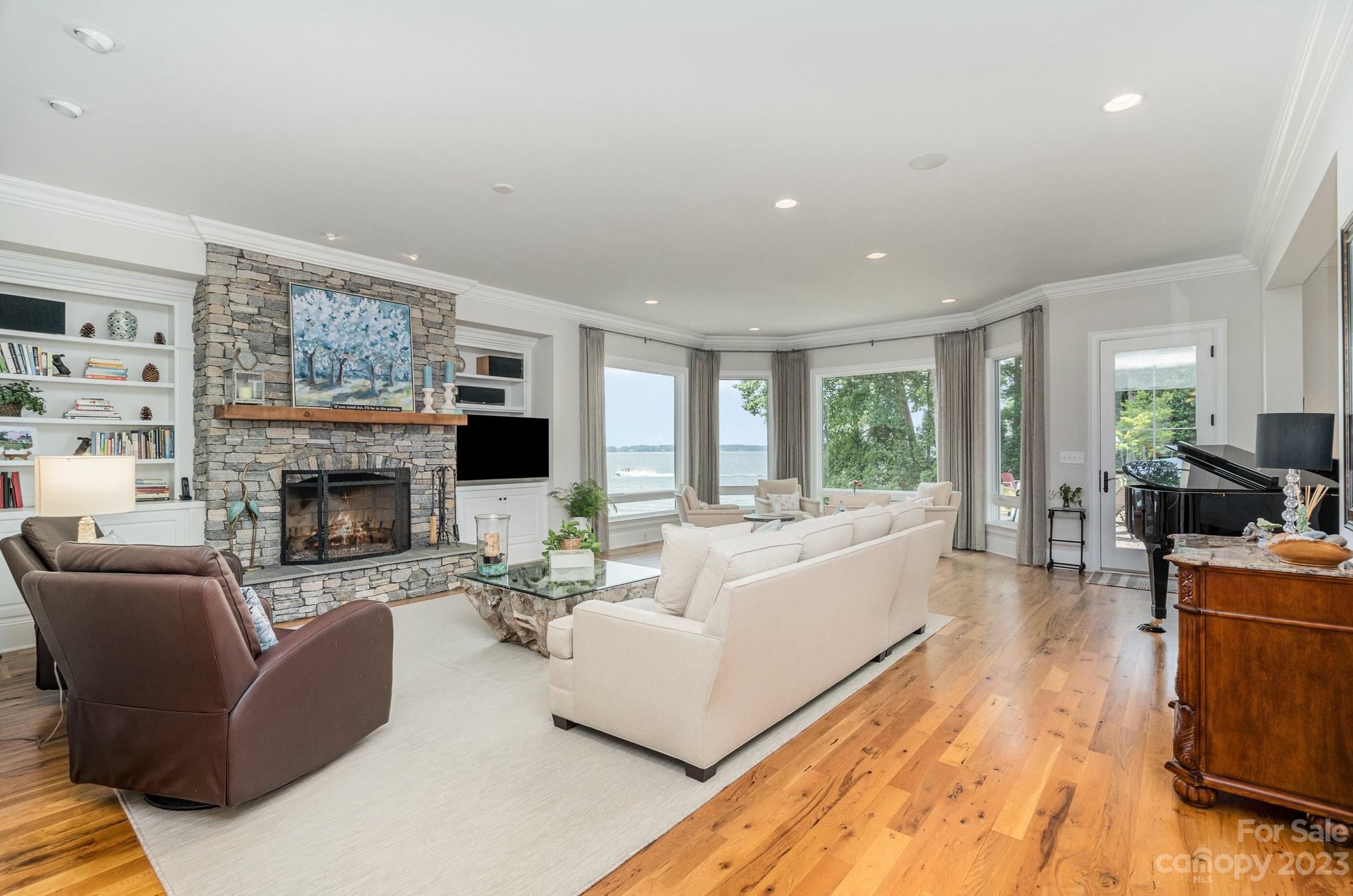 Pointe Regatta - Residential