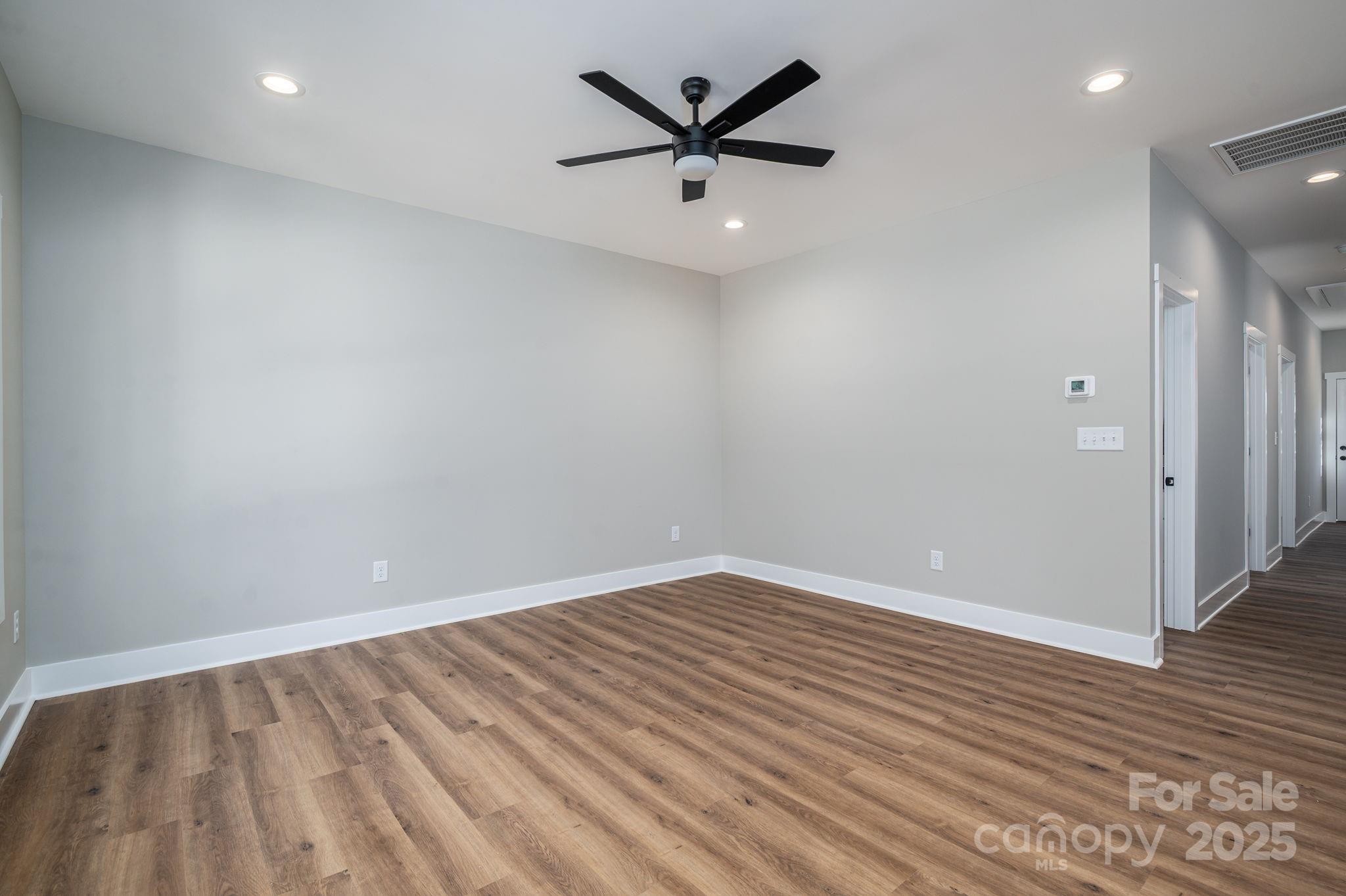 211 Seigle Street 37-38