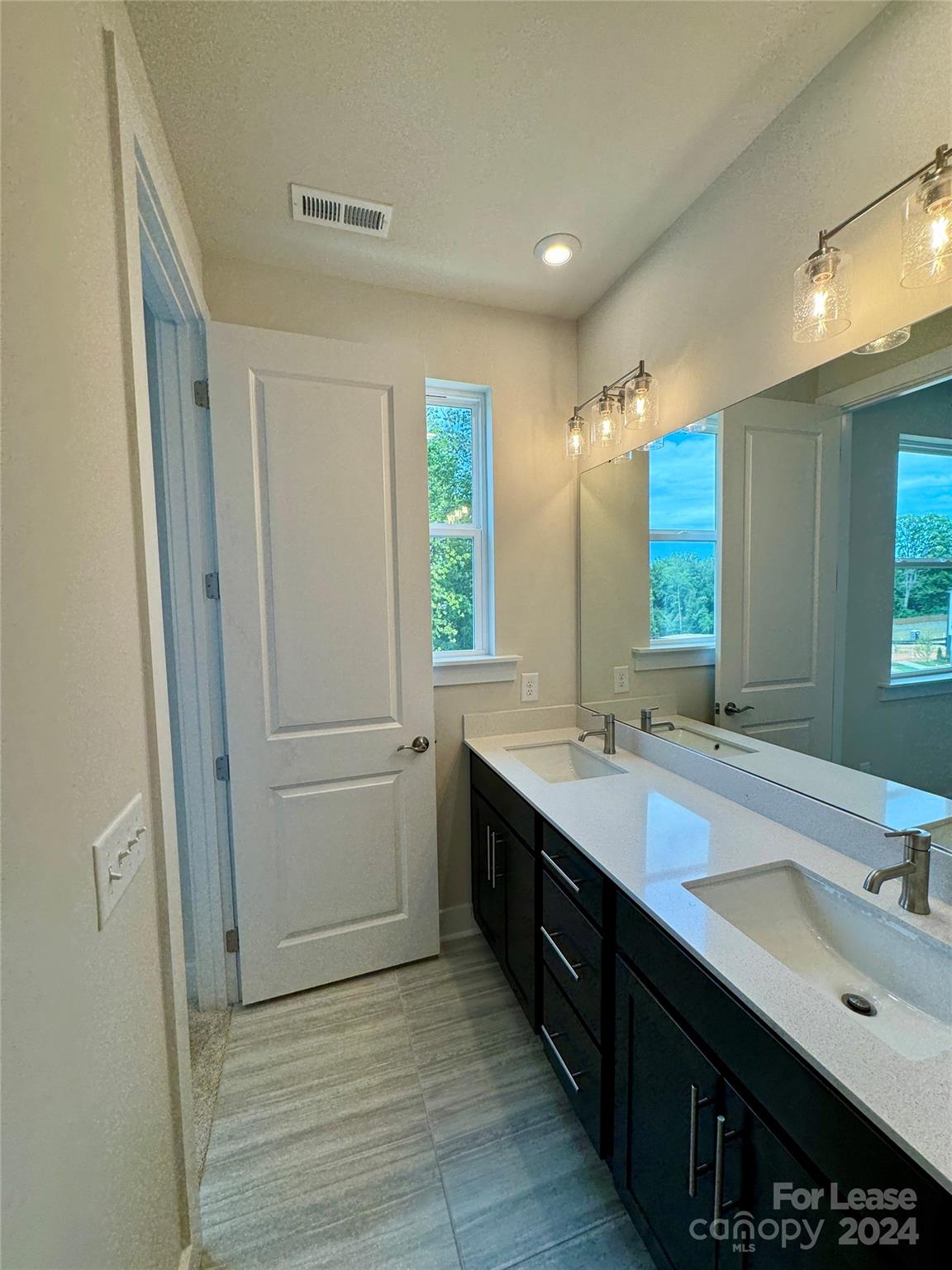 CONTEXT AT OAKHURST - Residential Lease