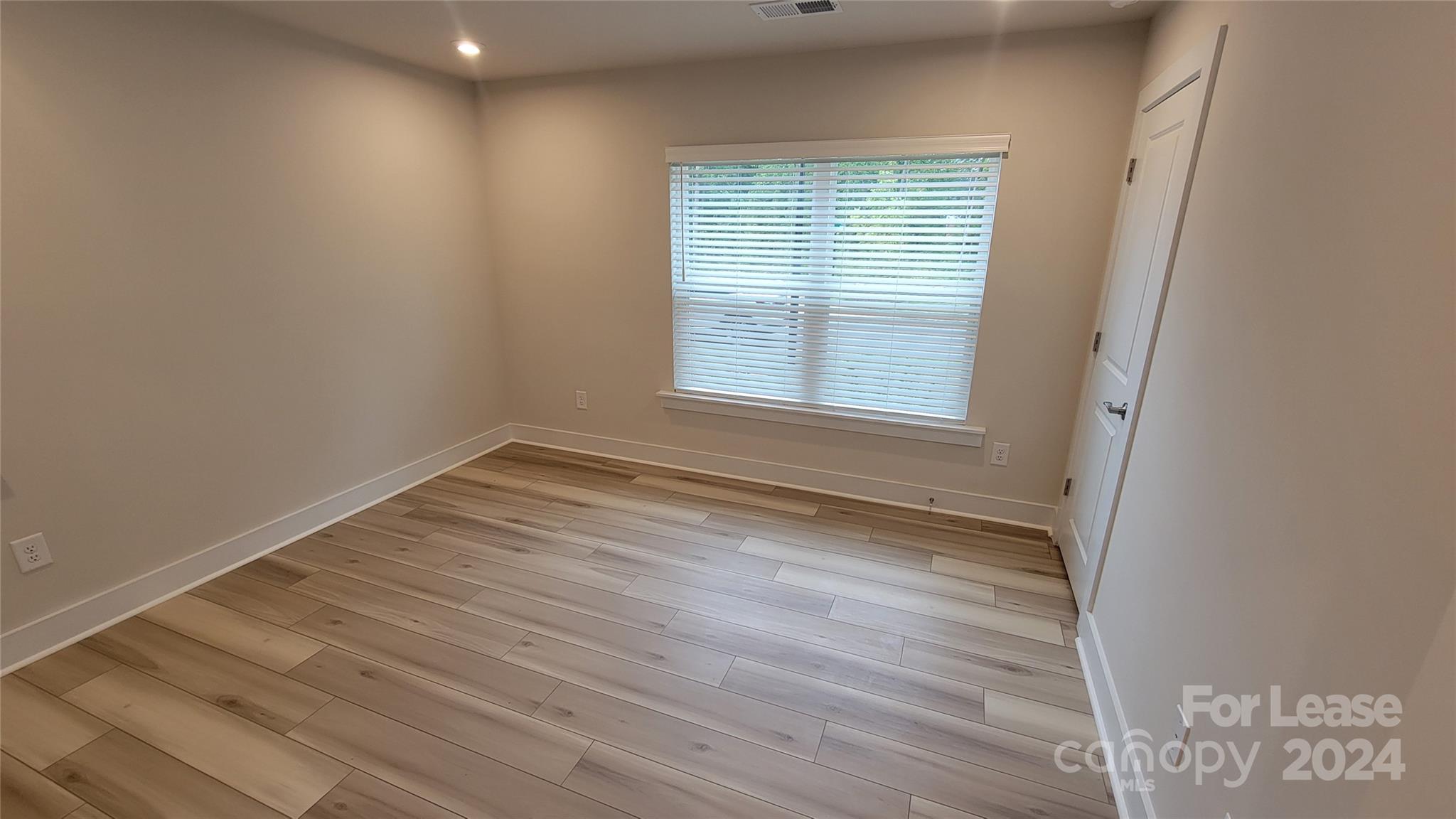 CONTEXT AT OAKHURST - Residential Lease